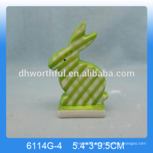 Estatuilla de conejo de cerámica encantadora, ornamento de conejo de cerámica